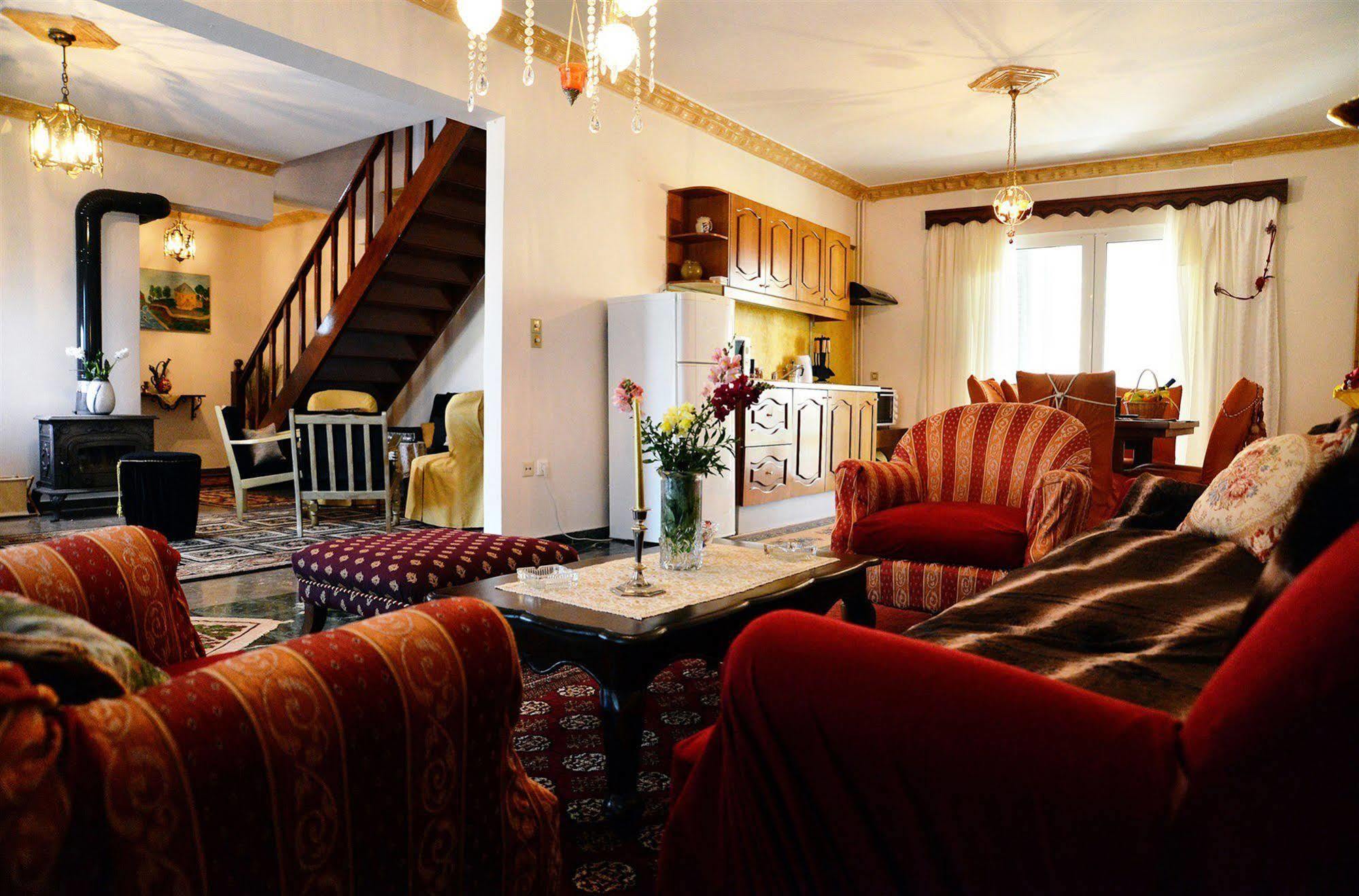 Noble Inn Loutráki Exteriér fotografie